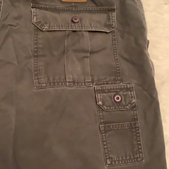 Cabelas 7 pocket hiker cargo shorts size 40 - Picture 3 of 6